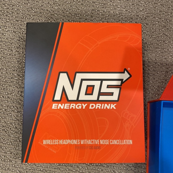 NWT! Wireless headphones with active noise cancellation and carrying case (Nos) - Picture 4 of 6